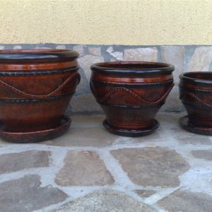 Саксия пластика - голяма, в кафяво, жълто и червено- А