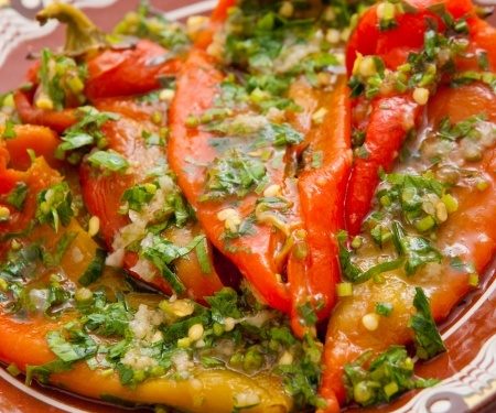 Печени чушки с олио оцет и чесън