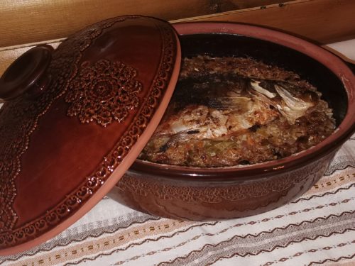 Риби / ШАРАН ПЛАКИЯ С ОРЕХИ В ГЮВЕЧ